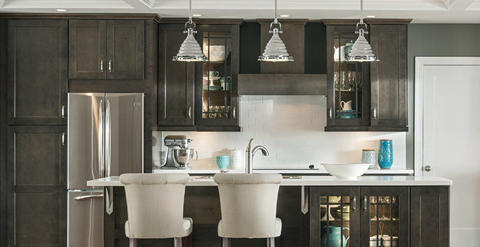 Luxury kitchen with Kitchen Search’s TownSquare Grey kitchen cabinets